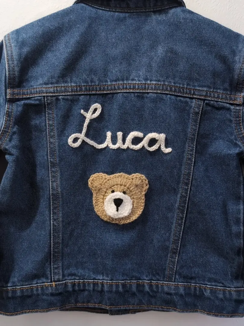 🐻 L U C A 🐻

Jacket Details 
🪡 Blue Denim 
🧶 White Embroidery 
🪡 Teddy Bear 
.
.
.
TAGS 🏷️
#sm