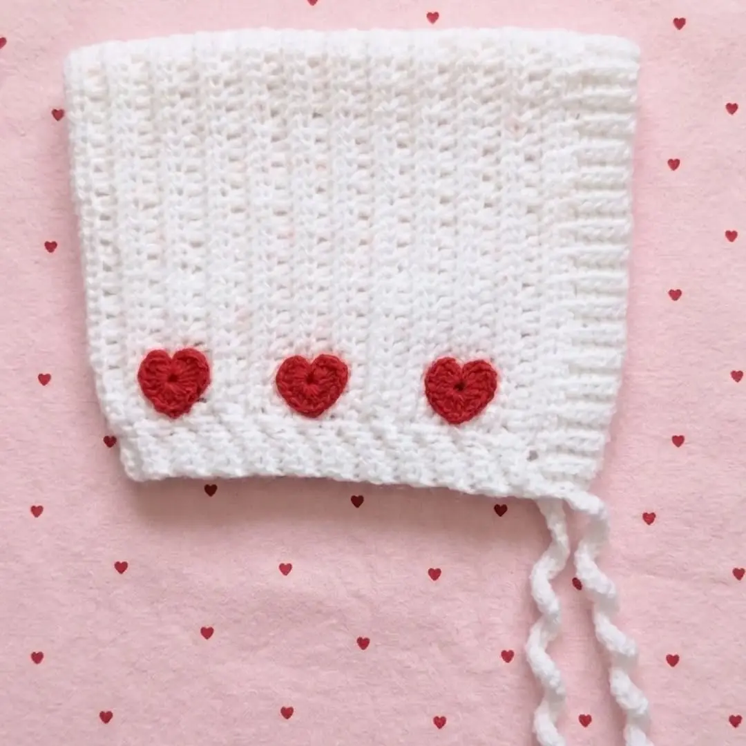 ❣️❣️ BONNET ❣️❣️

Blooms, Bonnets and Baby Hearts the perfect Spring Trio.💐

🪡 White Embroidery 
�