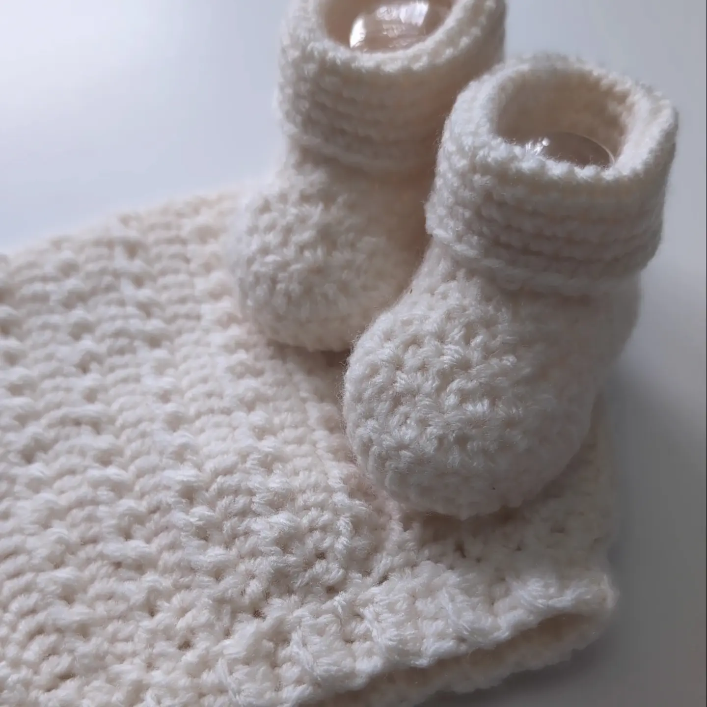 🤍 Our Crocheted Baby Booties and Bonnet Bundle 👶🏼

Designed to be the centrep